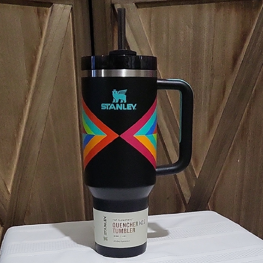 NWT Stanley Hyoer Geo Heatwave 40oz  Quencher H2 0 Tumbler